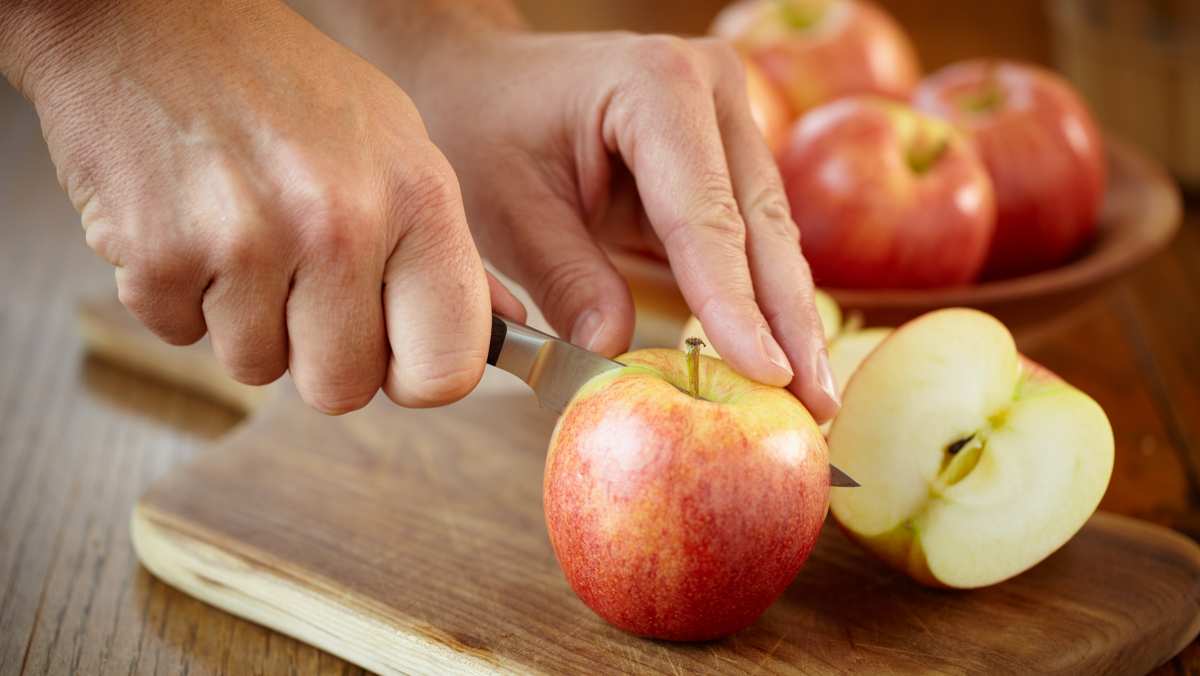 Preparing Apples